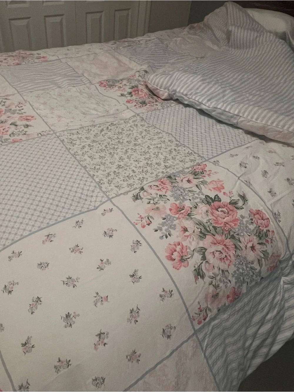 Laura Ashley Patchwork Hope Reversible queen Bedspread Floral Cottage Core